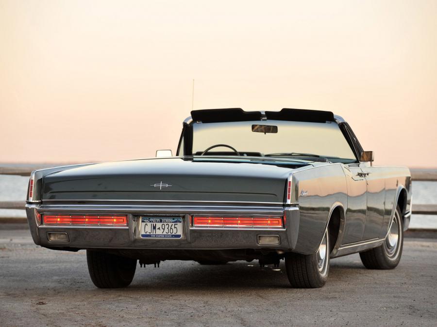  Lincoln Continental Convertible 1967 года  (фото 3 из 5)